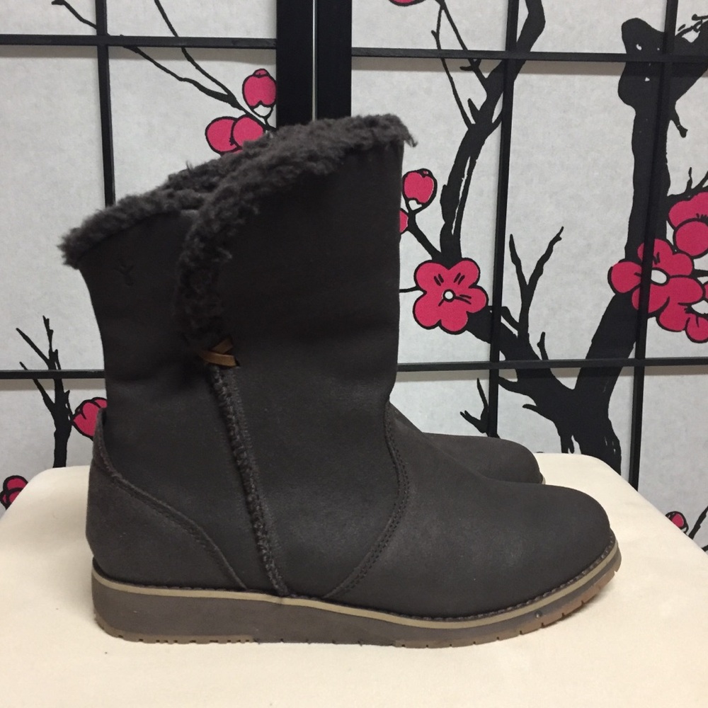 NWOT Emu Wool Brown Boots